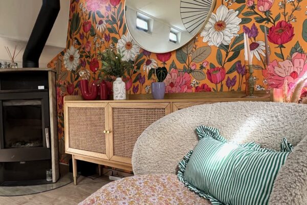 intérieur rénové lumineux et moderne péniche