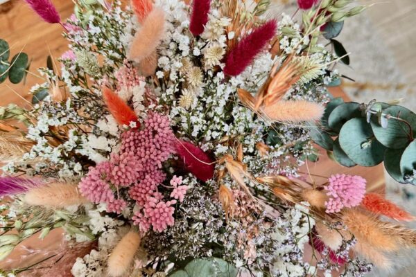 décoration intérieure colorée dans une péniche rénovée